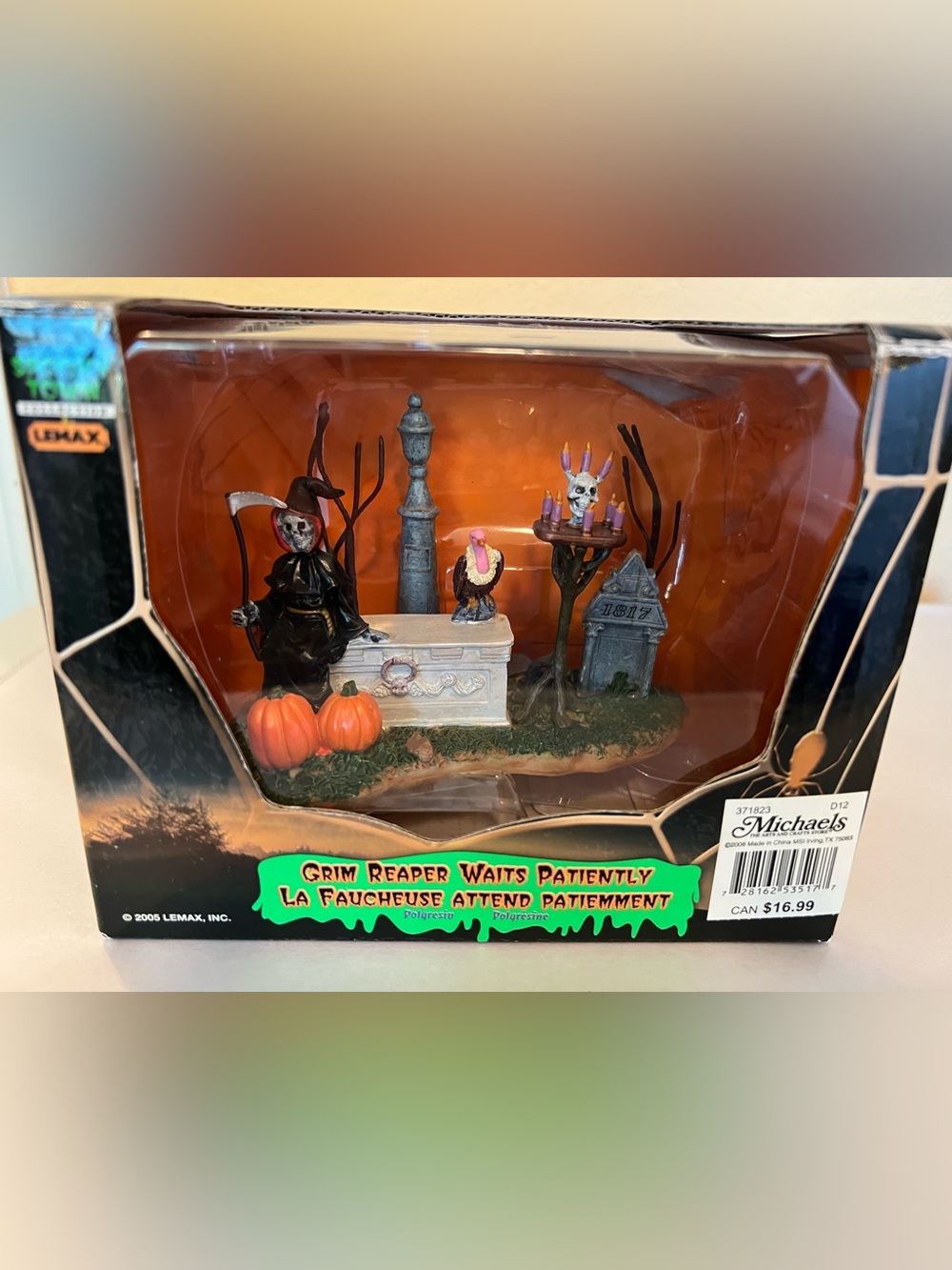Lemax Spooky Town Retired from 2005 Grim Reaper Waits Patiently Figurine